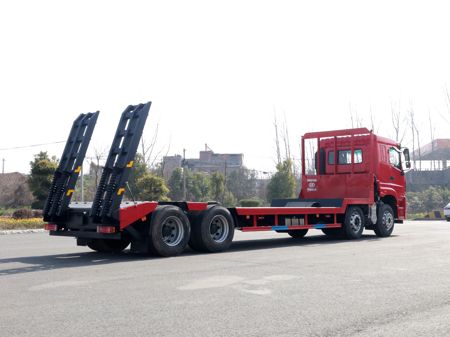 三環(huán)昊龍T5前四后八凹板運輸車
