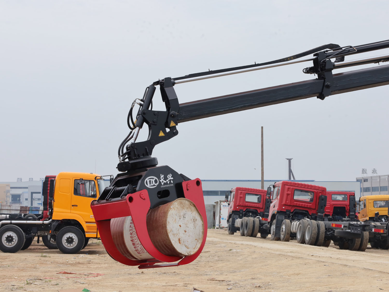 東風(fēng)D912排半上裝長興6.3噸折臂式吊機(jī)（帶夾木器）